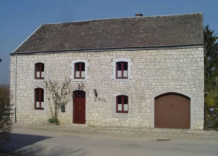 Cozy Family Home In Humain